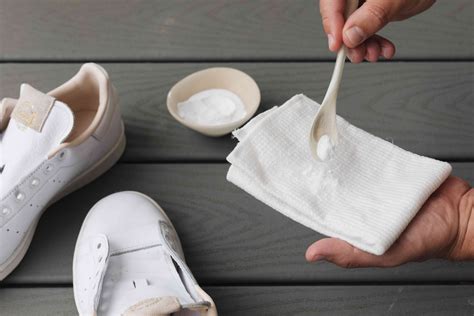 how to clean canvas sneakers white